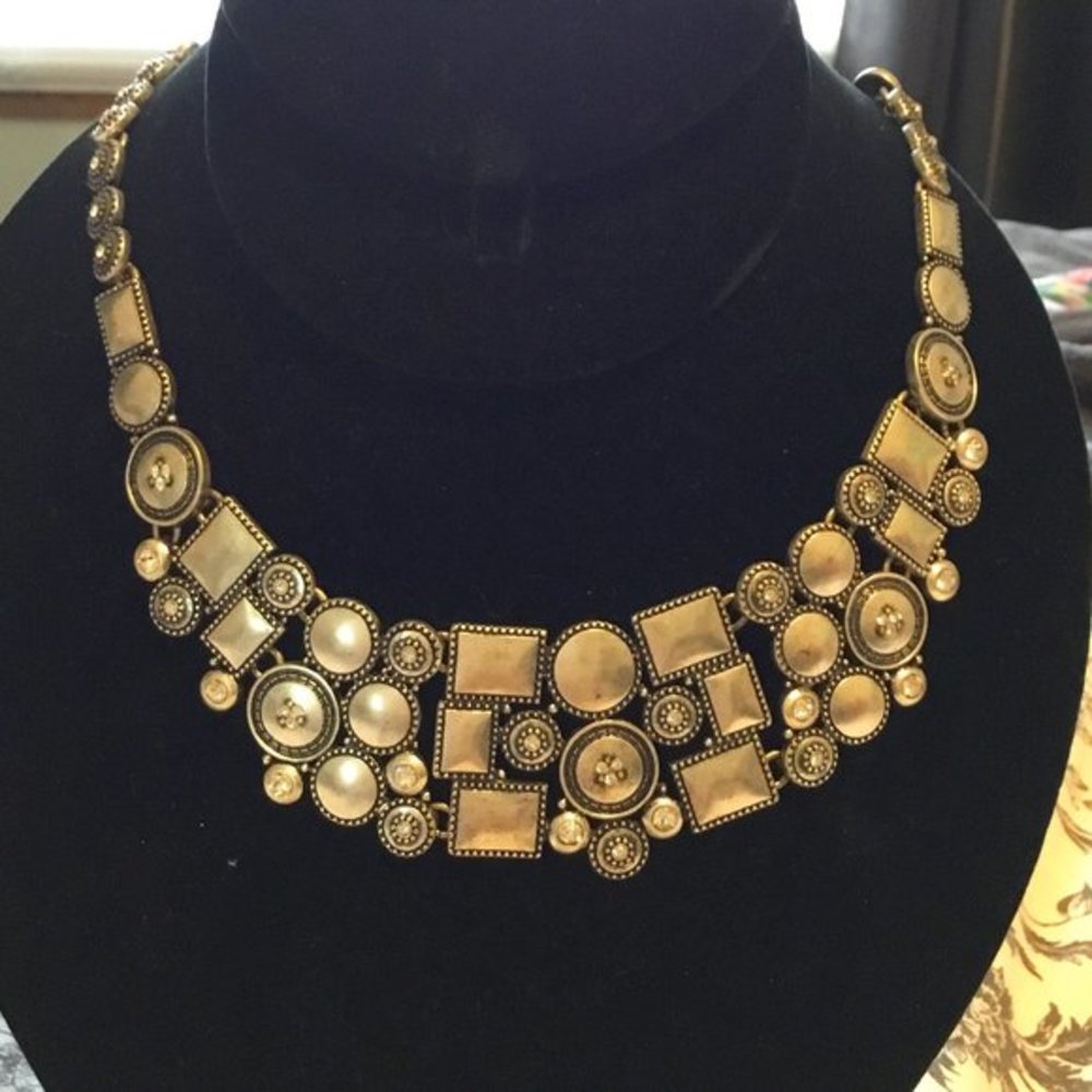 CHICO"S STYLE & GRACE SILVER TONE STATEMENT NECKLACE  CRYSTAL STUDDED ACCENTS
